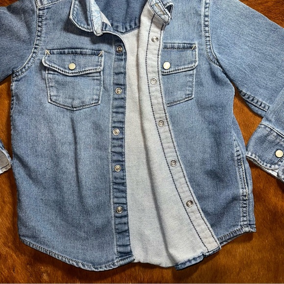 Gap Kids Jean Jacket/Shirt - Size 5 - Picture 5 of 6